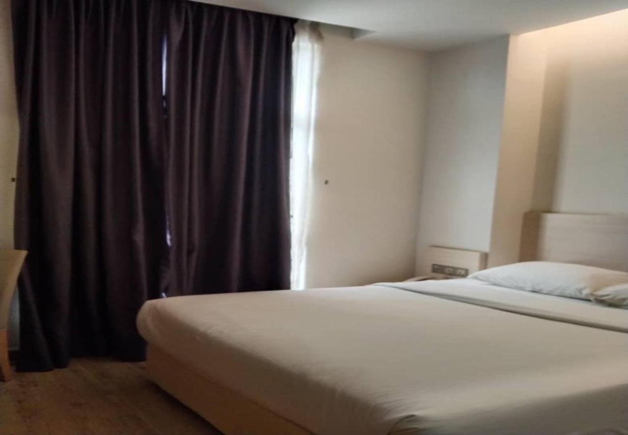 Minimalist Hotel Johor Bahru Exterior foto