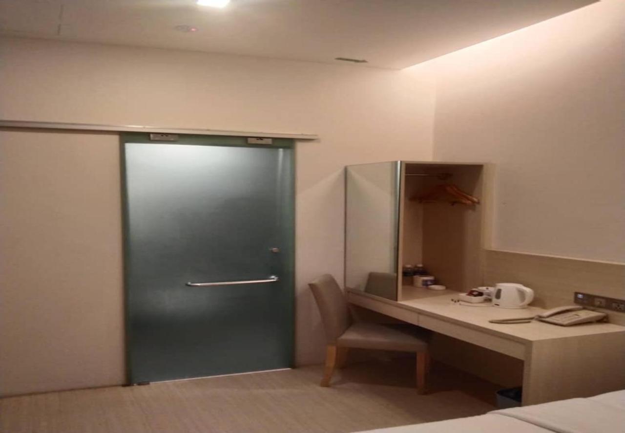 Minimalist Hotel Johor Bahru Exterior foto